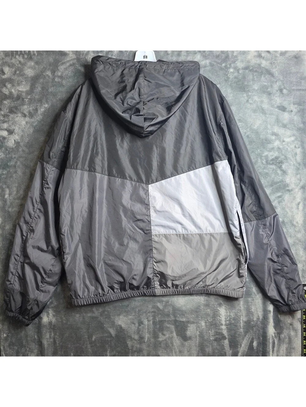 N/A peloton windbreaker